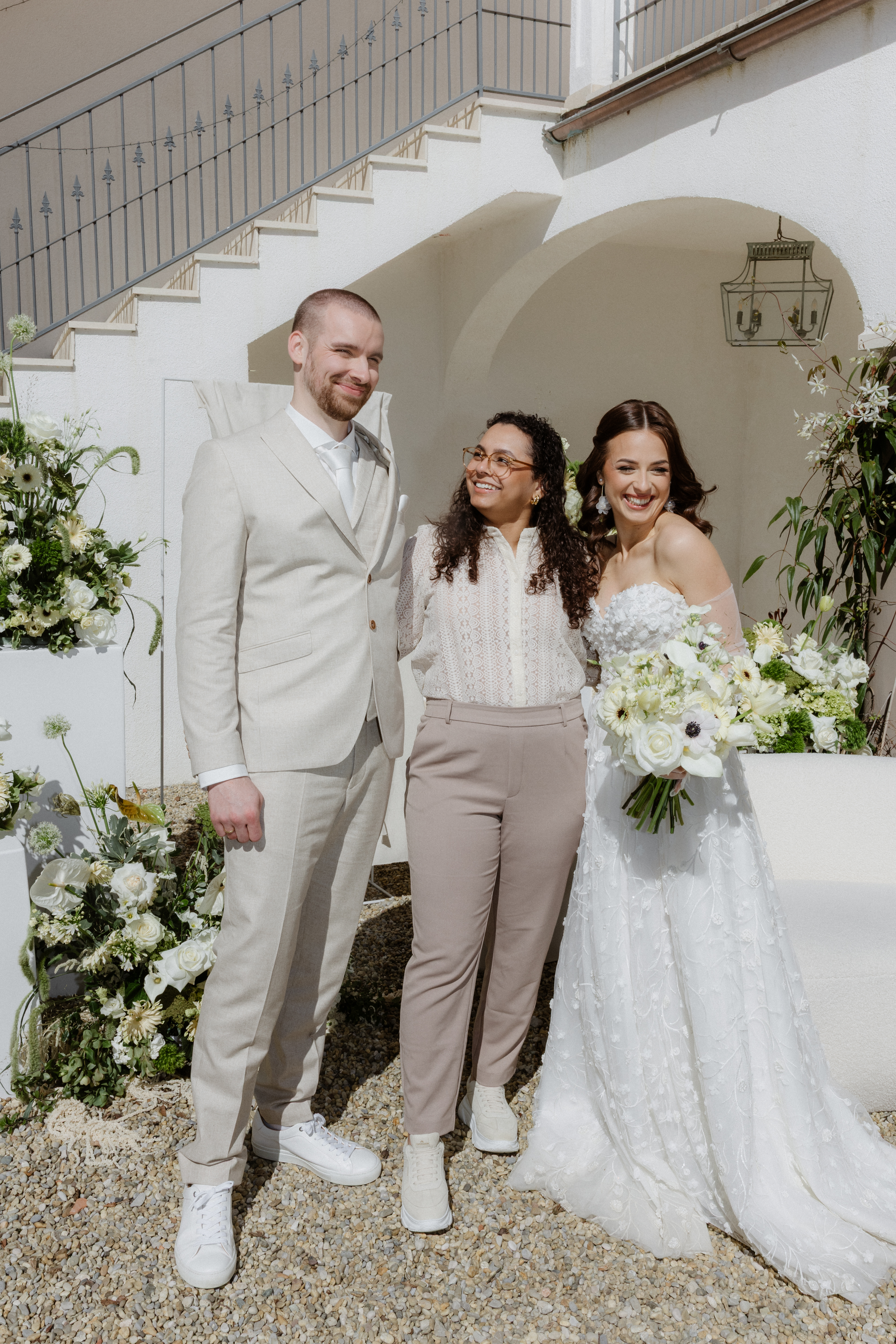 Emma mit Brautpaar auf einer Hochzeit in Bayern