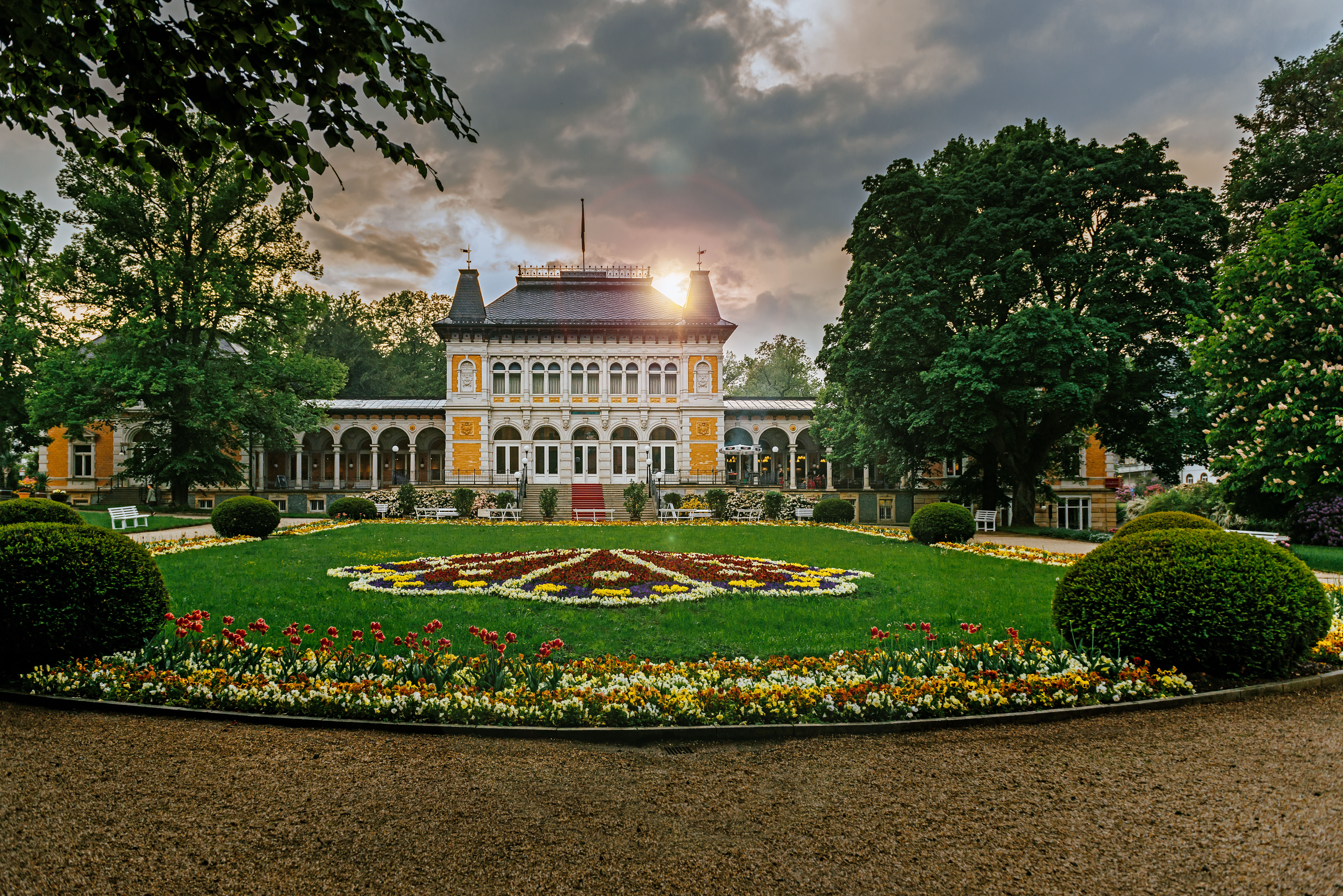 Kurhaus Bad Elster – eindrucksvolle Kulisse für standesamtliche Trauungen im Vogtland